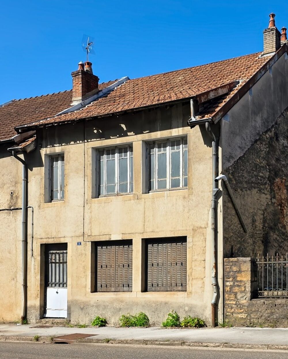 Maison mitoyenne à rénover  Idéal investisseur  3 étages et sous-sol (39)