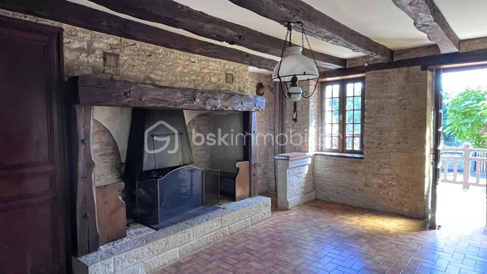 Vente Maison Maison en pierre 110 m² - 4 chambres - Terrain 1 835 m² - Hautefort  149 900 € FAI Hautefort