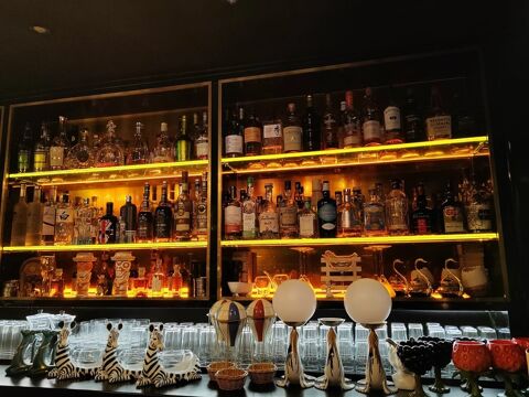   Bar licence 4 + cuisine aux normes + possibilité tardive 