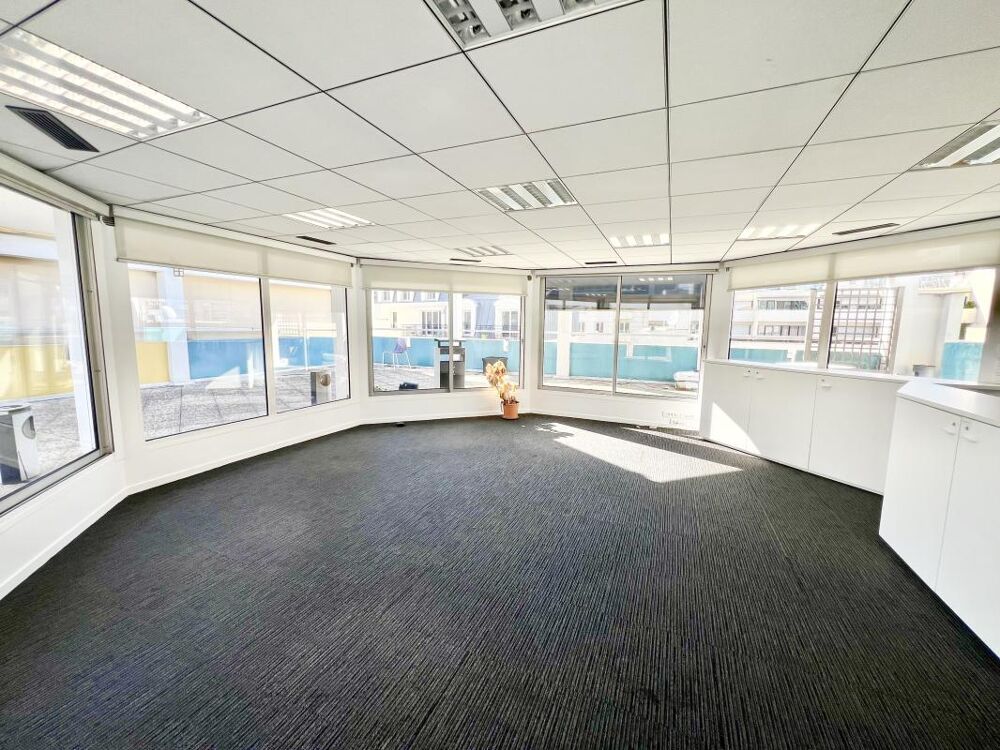   Beau bureaux lumineux, terrasse privative, parking Puteaux