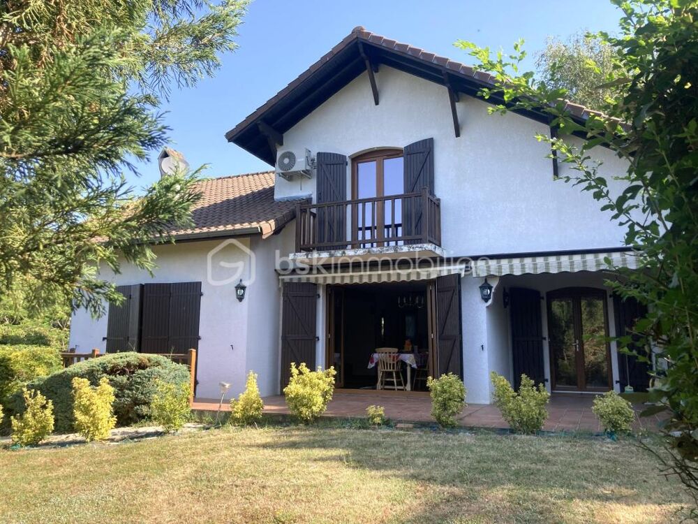Villa avec piscine et vue Pyrénées à Lacassagne