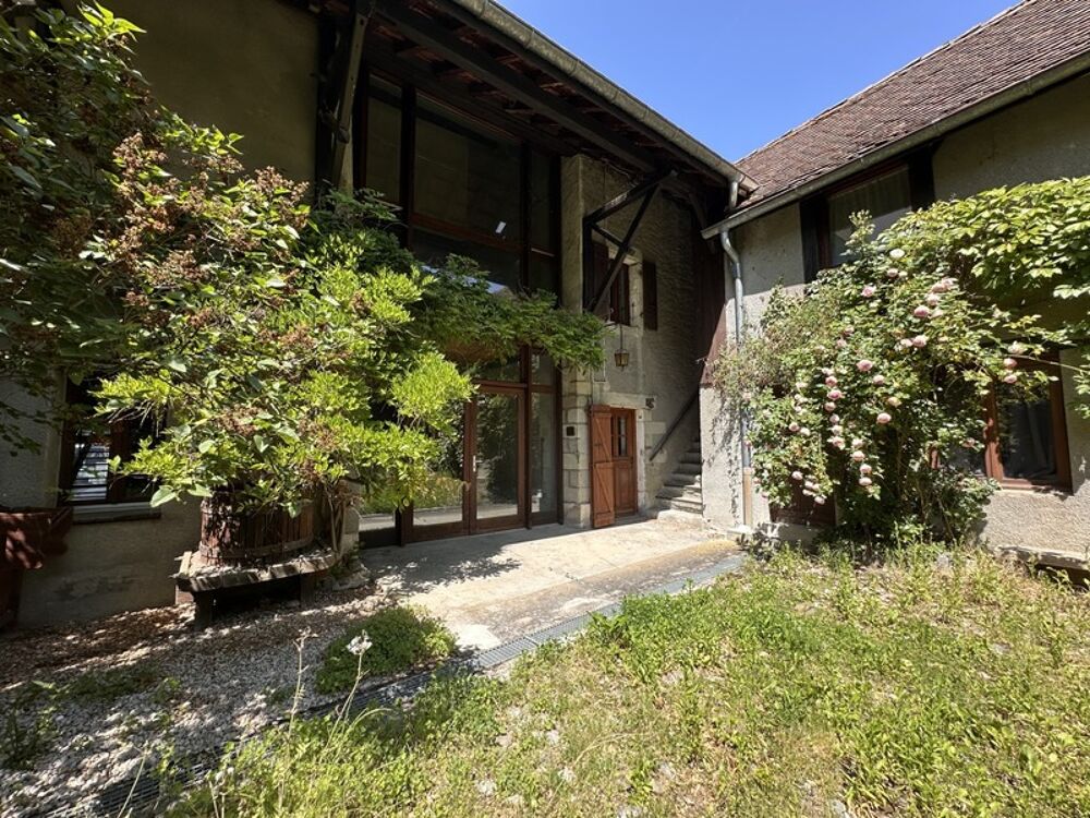 ? RARE & HISTORIQUE : Domaine d'Exception de 1824  au coeur de Saint-Julien et aux portes de Genève ; avec local professionnel o