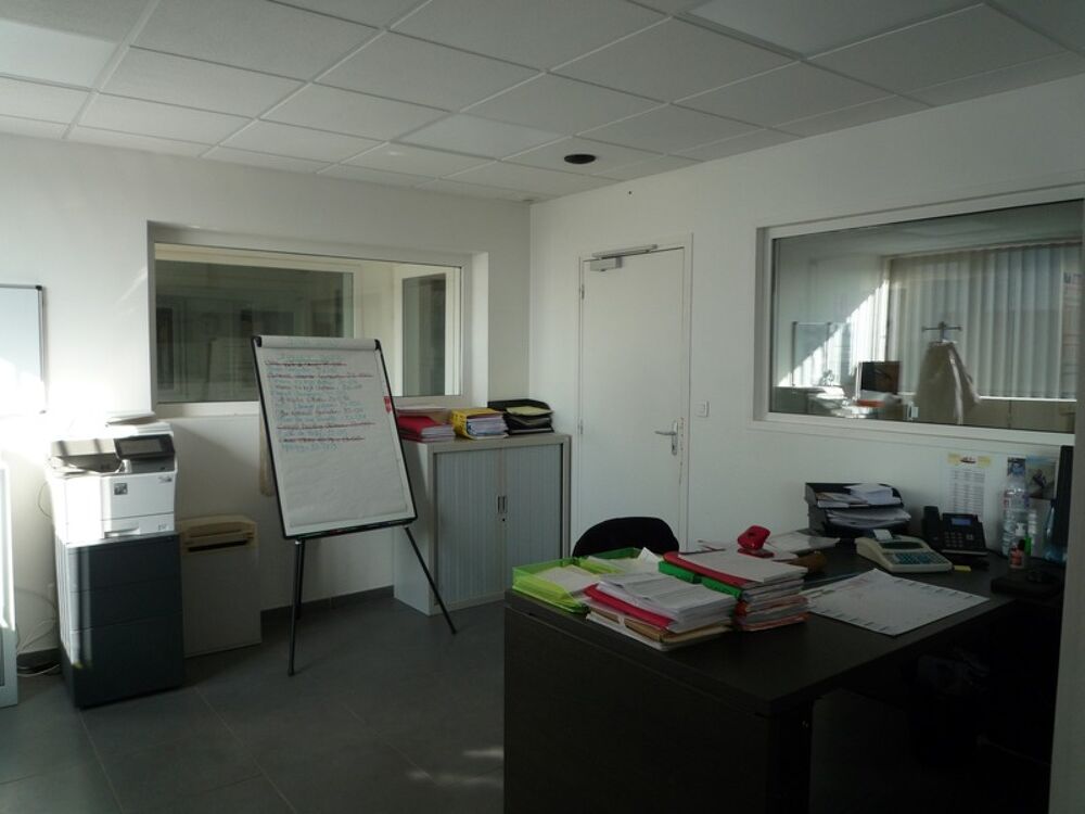   Dpt Aisne (02), LA CROIX SUR OURCQ  à vendre ensemble immobilier professionnel  1170 m2 ateliers et bureaux sur 3000 m2 de terra La croix sur ourcq