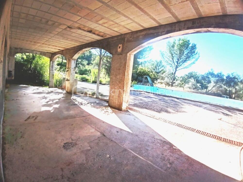 Luberon  Propriété 300m² à rénover entièrement, potentiel exceptionnel