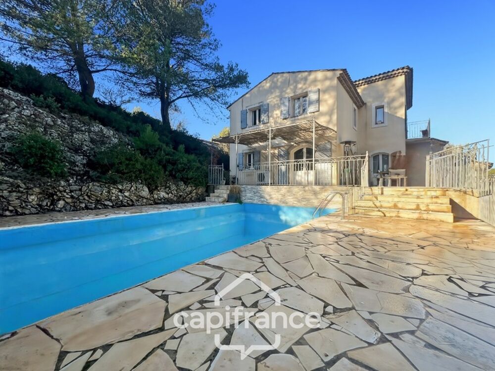Vente Villa Domaine et Golf de Pont Royal, belle  propriété de 290 m2 établie sur un terrain de 2600 m2, cinq chambres, un bureau, piscine, Mallemort