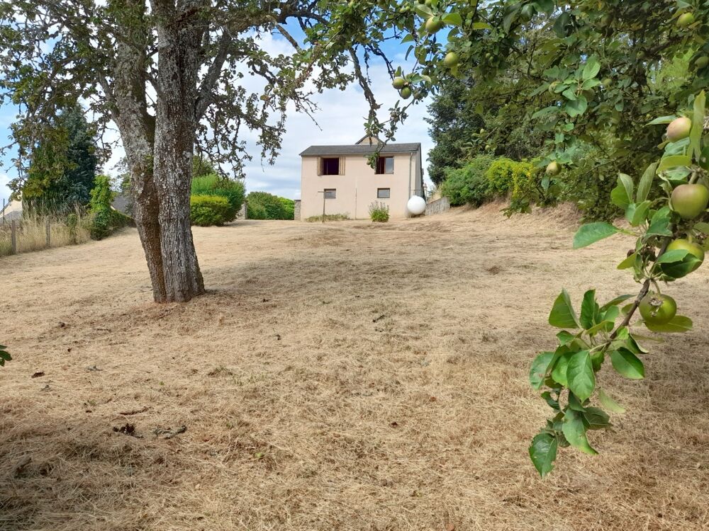 Maison à Cussy en Morvan de 136 m2 - 8 pièces - diverses dépendances - terrain 1182 m2