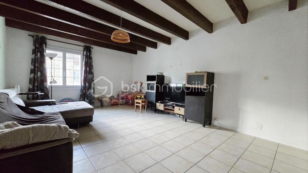 Grande maison de village : 4 chambres, cave et garage