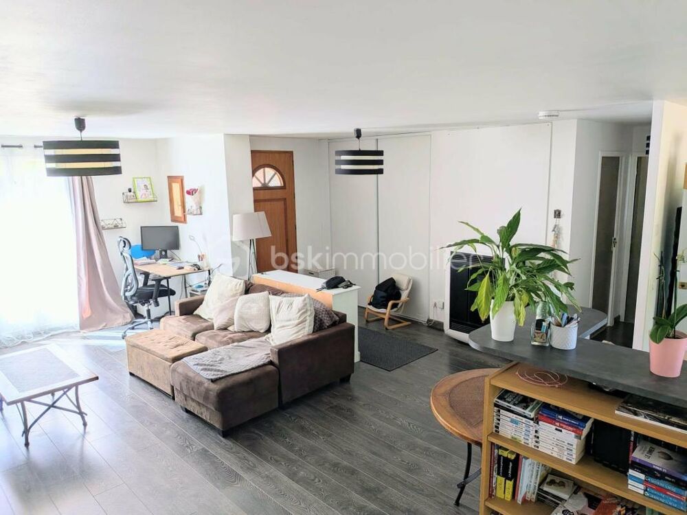 Vente Maison ? Maison de plain-pied d'environ 100 m² – 3 chambres – Terrain clos de 1 148 m² Foucheres