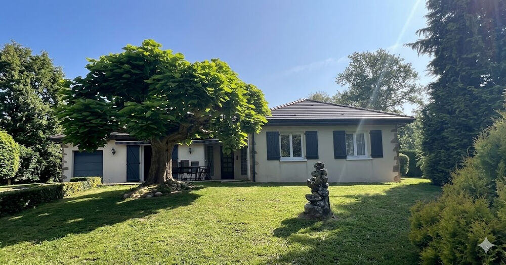Maison contemporaine à Saint Mathieu avec 1ha arboré avec piscine chauffée et pool house
