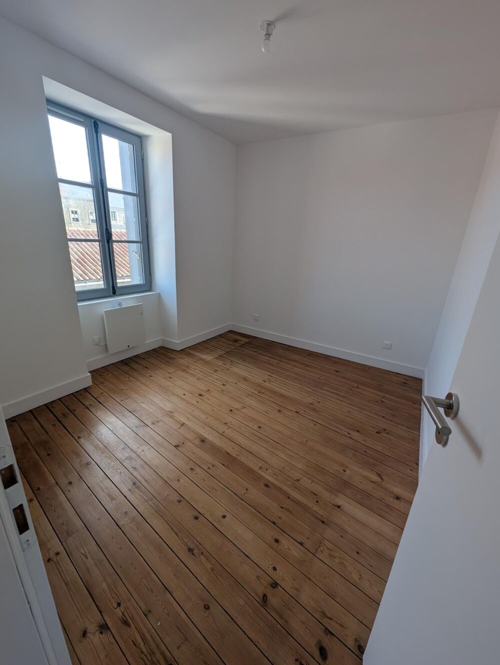 Location Appartement Appartement remis à neuf à louer 2 pièces dont 1 chambre.  42 m²  FONTENAY LE COMTE (85) Fontenay le comte