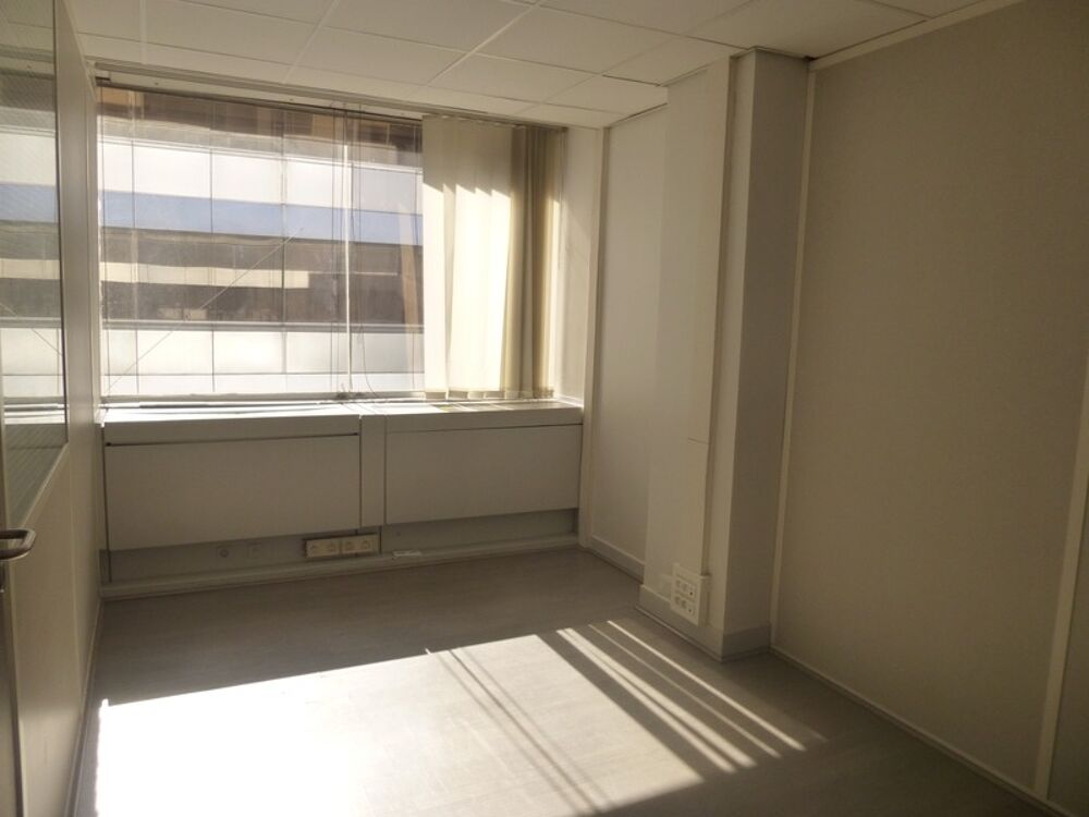   600 m2 de bureaux avec parking à vendre à Cergy au prix de 650000 euros Cergy