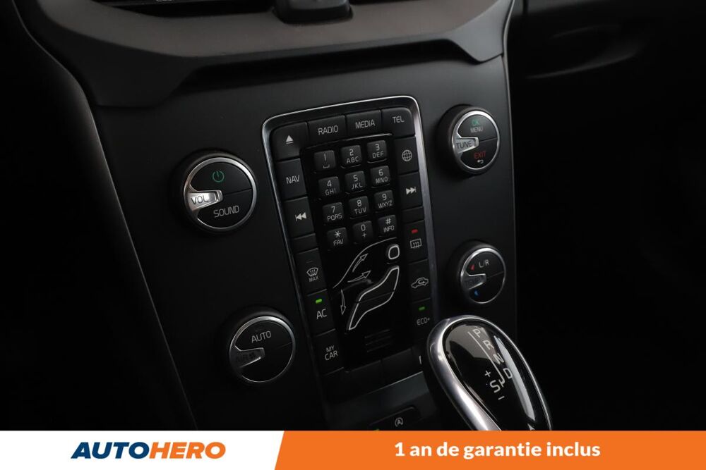 V40 2.0 D2 Momentum Business Geartronic 6 120 ch 2016 occasion 92130 Issy-les-Moulineaux