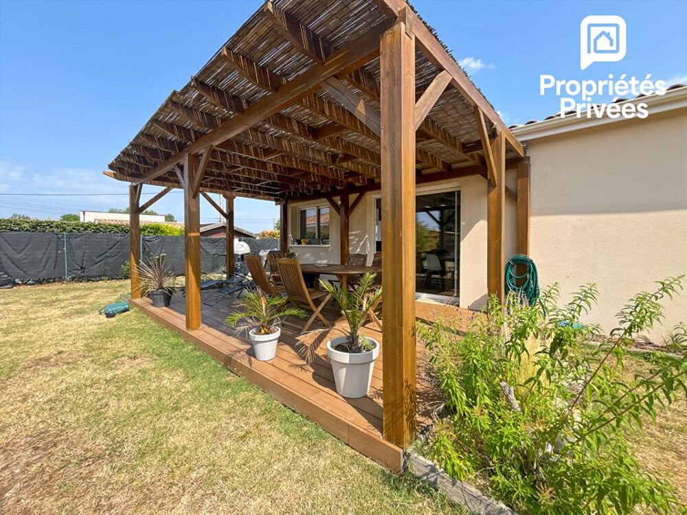 Maison récente de plain-pied avec piscine et garage à Val de Virvée - 305 000