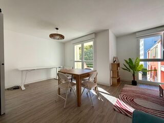  Appartement à louer 3 pièces 65 m²