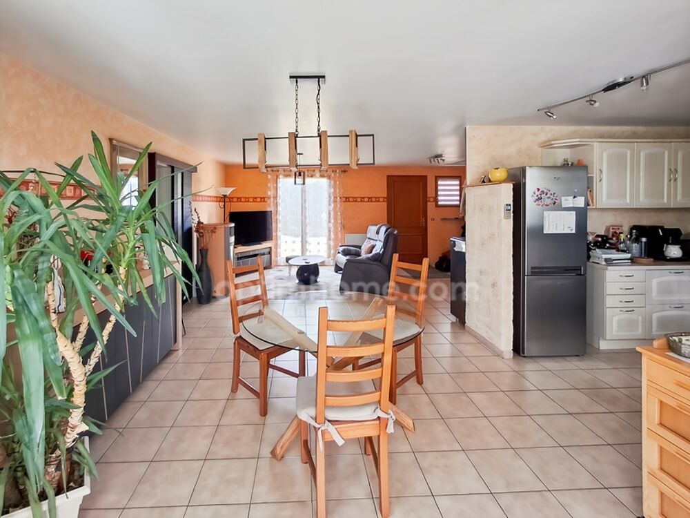 Vente Maison Maison familiale de 175 m� avec jardin paysag� � cadre calme et sans vis-�-vis Broue