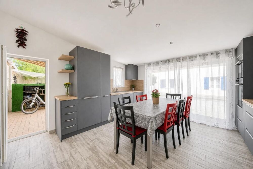 Maison rénovée 5 pièces à Saint-Laurent-de-la-Prée