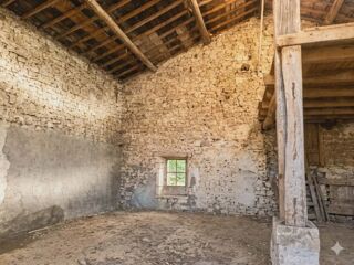  Remise / Grange à vendre 1 pièce 173 m²