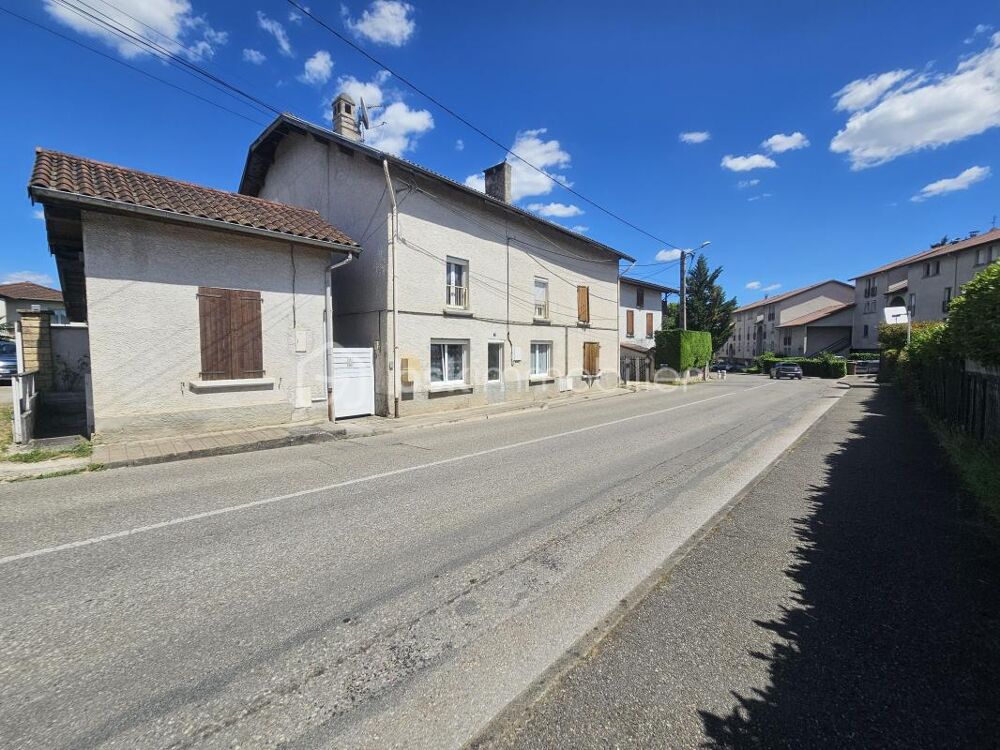 Maison familiale lumineuse de 170 m2 avec suite parentale, garages, dépendances et piscine