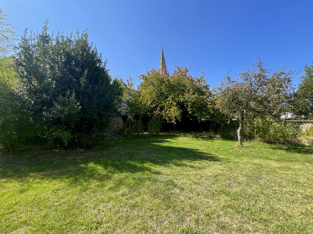 Terrain constructible de 1078 m² à vendre au coeur de Bourgneuf