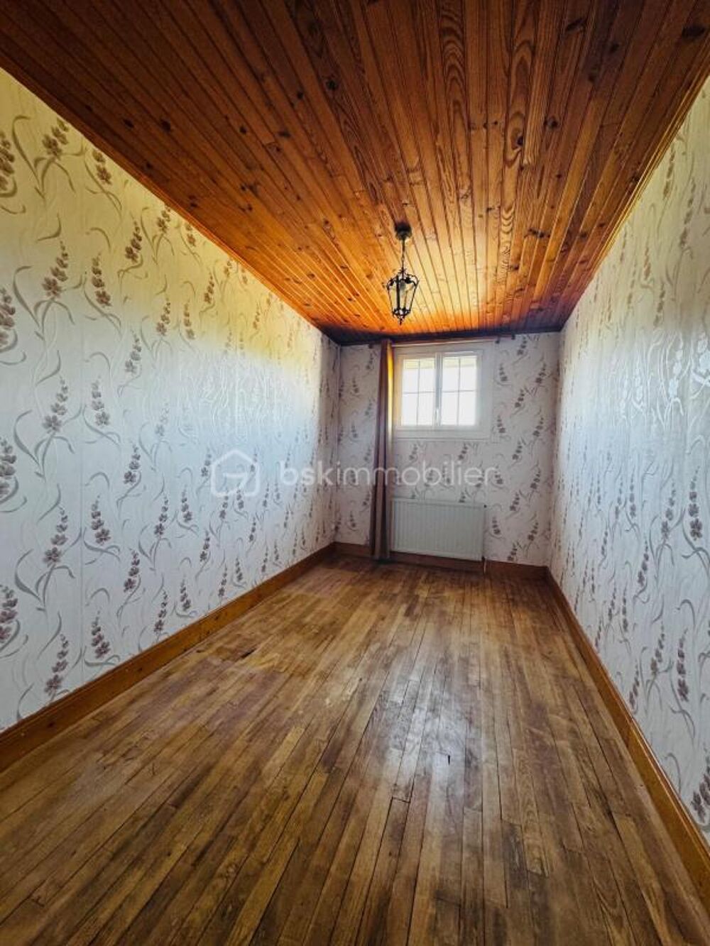 MAISON DE VILLAGE AU CALME 135M2, 5 CHAMBRES 10MIN CIVRAY TERRAIN 1300M2