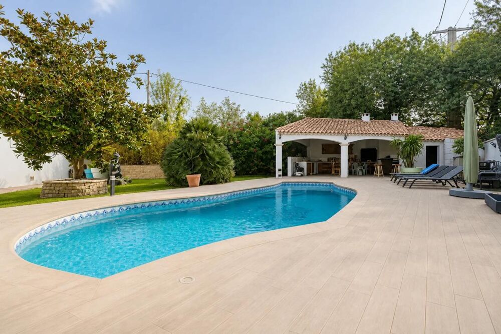 Maison de 7 pièces de 186 m² avec piscine à Saint-Victoret