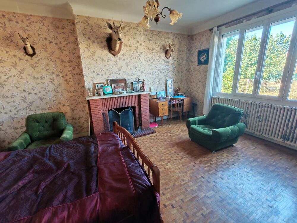 Maison de 185 m2 à Bignoux , 5 chambres , jardin, cour, grange