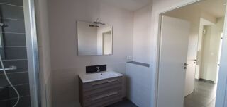  Appartement à louer 3 pièces 81 m²