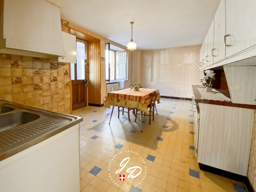 Authentique maison de village  75 m² à réinventer  Environnement calme et recherché à Culoz