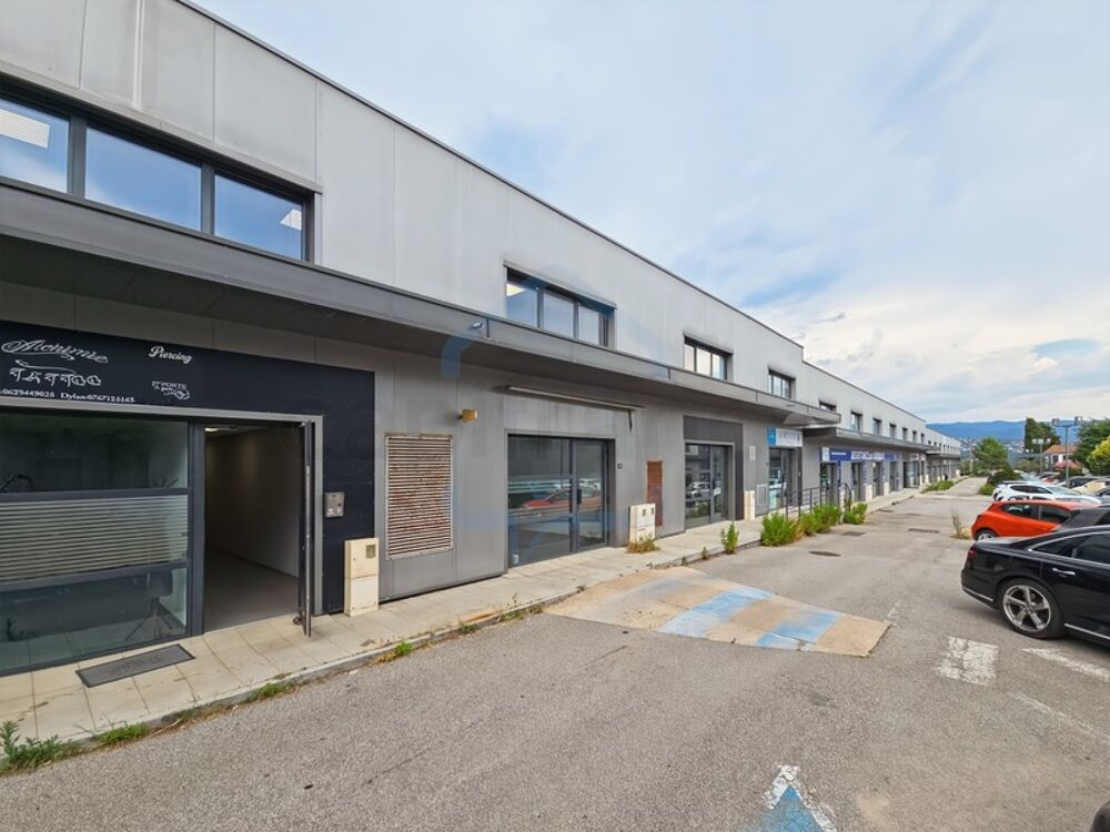   SARROLA-CARCOPINO – BALEONE CENTRE – PÉPINIÈRE DE BUREAUX D'ENVIRON 342 m² 