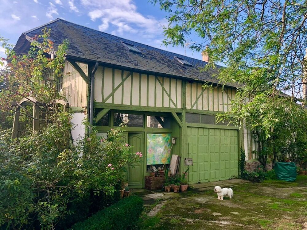 Maison de caractère de 264 M2 11 pièces 7 chambres sur un terrain de 770 m2 joliment fleuri centre ville proximité à pieds des c