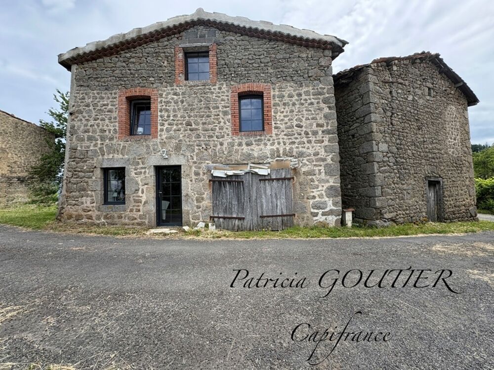 Vente Maison proche d' AMBERT (63) CORPS DE FERME en pierre renové  avec sa grange indépendante  TERRAIN de 1209 M2 Tours sur meymont