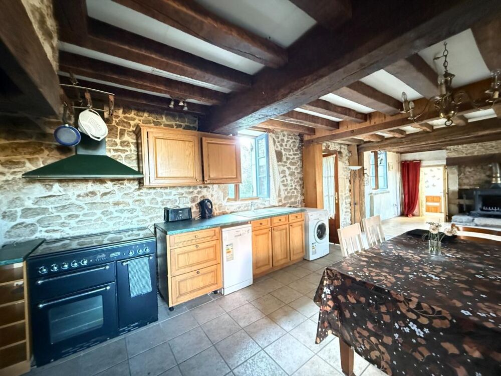 Vente Maison BELLE OPPORTUNITE ! Maison en pierre de 165m², pleine de charme, 4 chambres, Cour intérieure de 379m² 93 000 € Bussiere dunoise