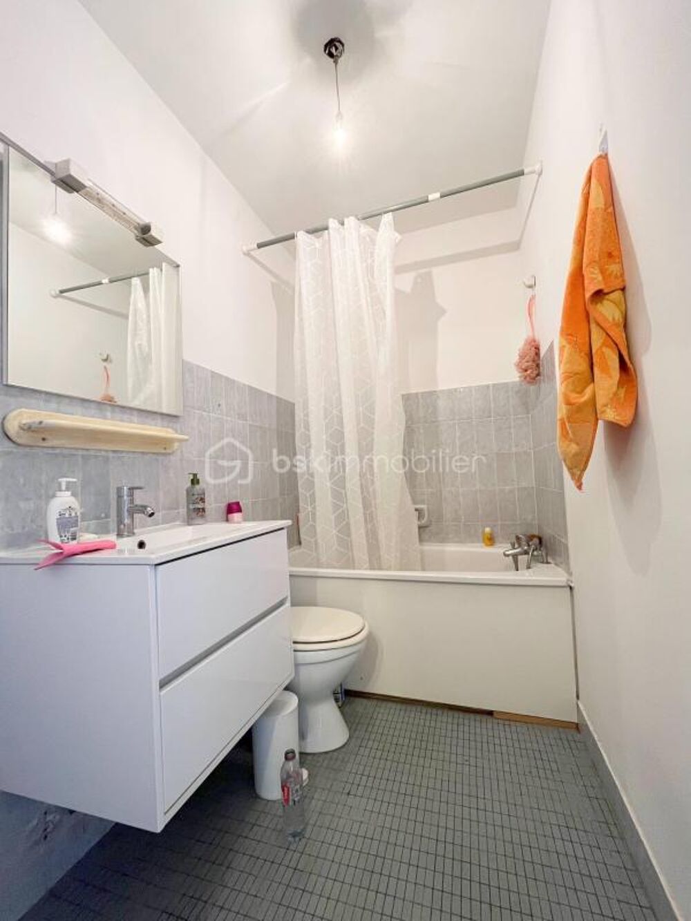 Location Appartement LOCATION NON MEUBLÉE  - STUDIO 28m² Rénové + BALCON + CAVE & PARKING - Courbevoie Courbevoie