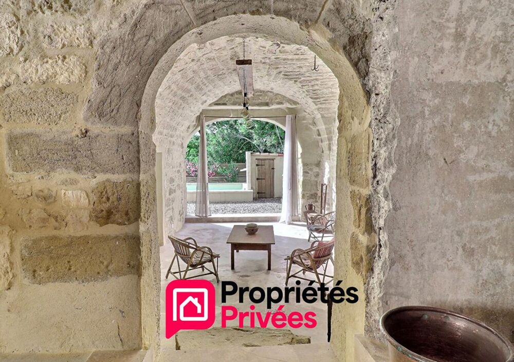 Proche Uzès, mas de village avec piscine