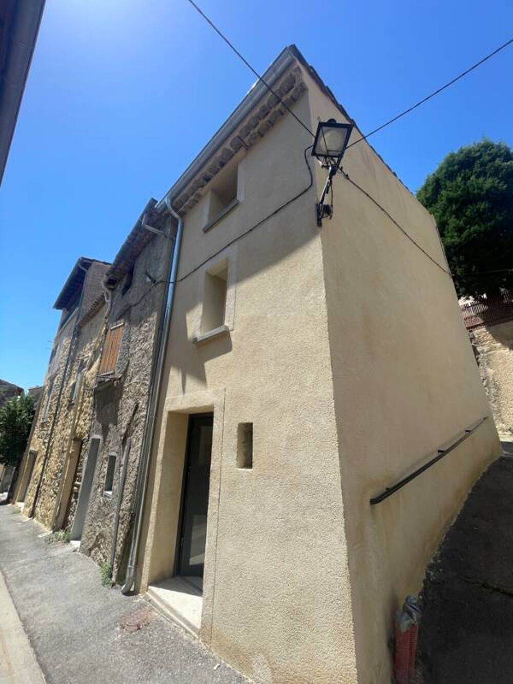 Maison de village 54 m2 à terminer, sise à 04290 Volonne