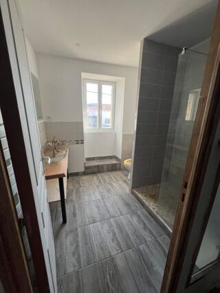  Appartement à louer 3 pièces 83 m²