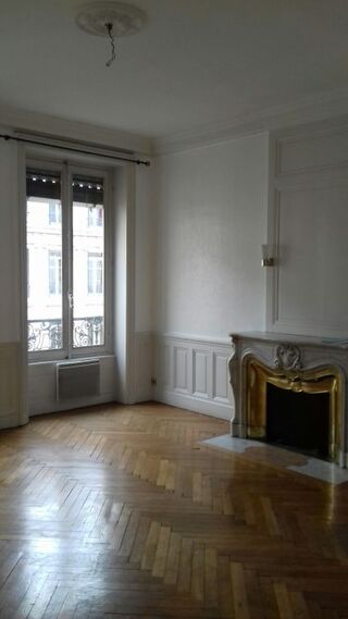  Appartement à louer 4 pièces 99 m²