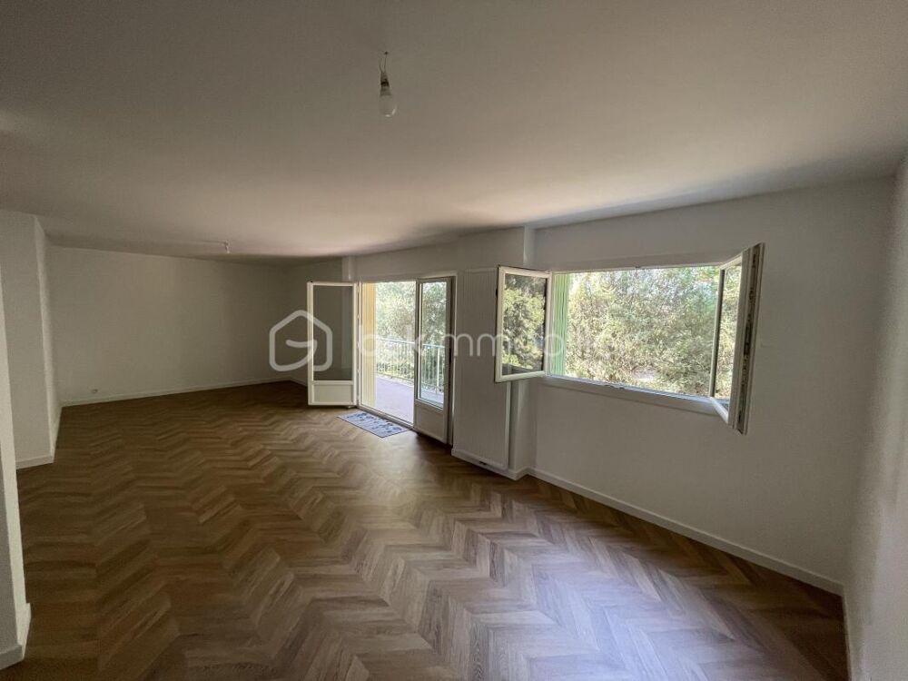 Appartement rénové avec terrasse de 83m2 au coeur de Venelles  Calme et tout à pied