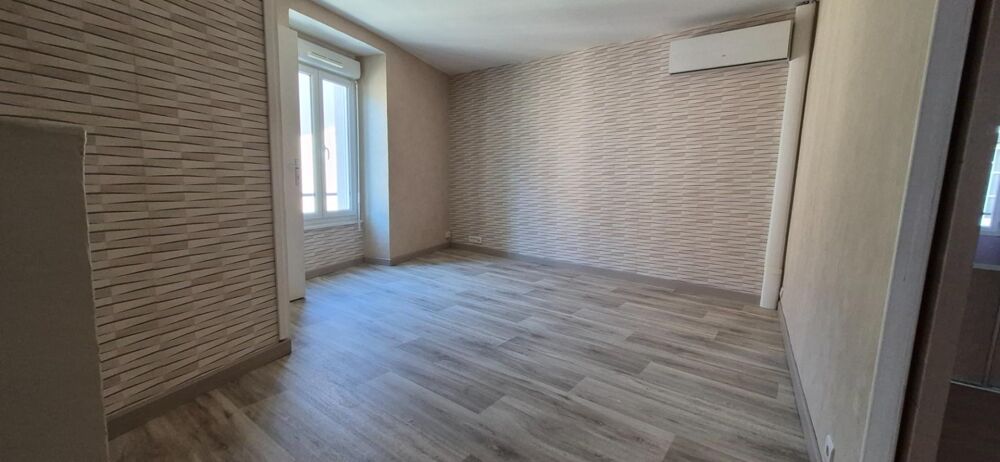 Maison à vendre 90 m² - 5 pièces- 3 chambres- ROMAGNAT (63540)