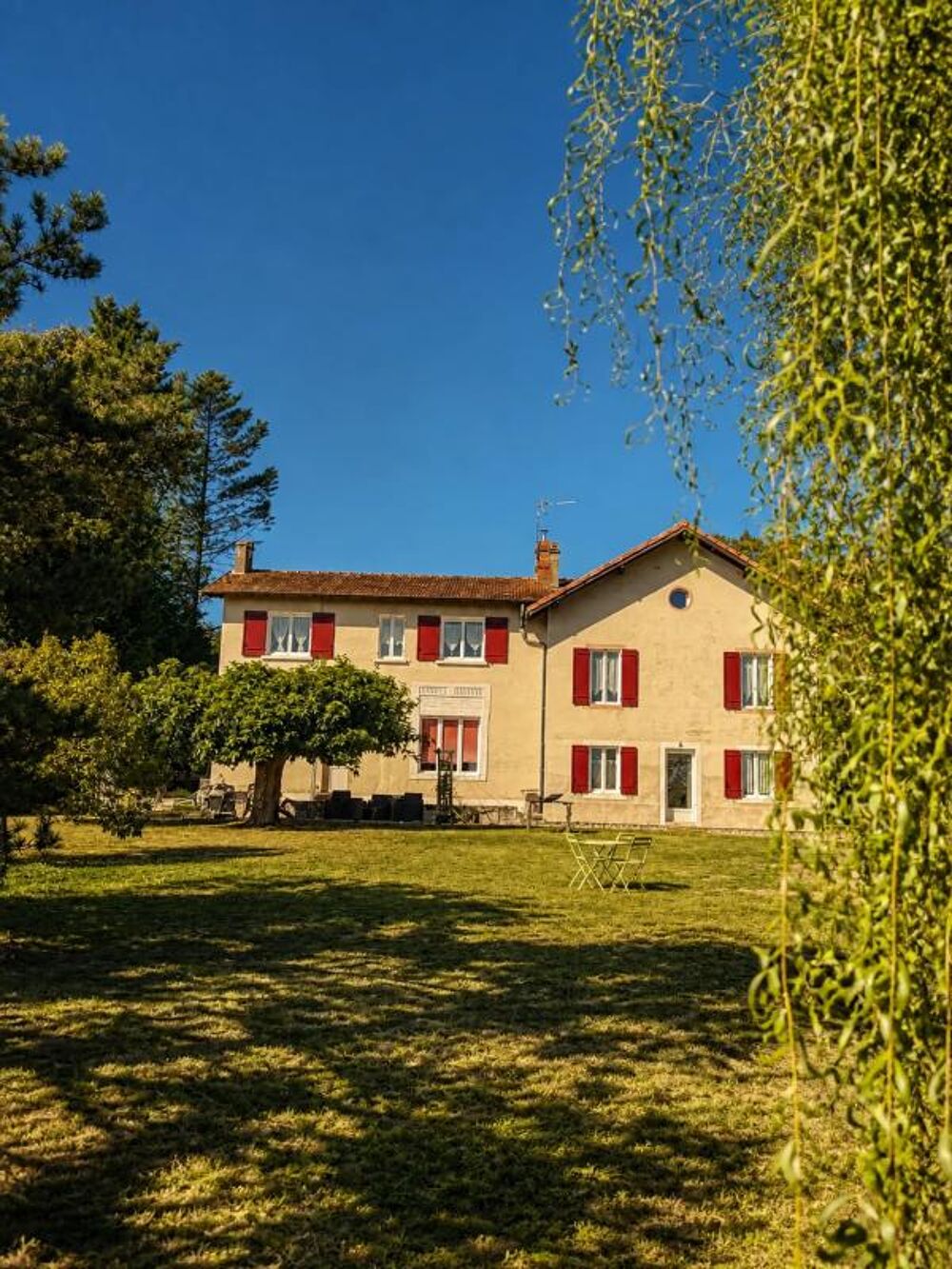 Domaine + 300 m2 dont maison de 10 pièces de 188 m² à Montsoué