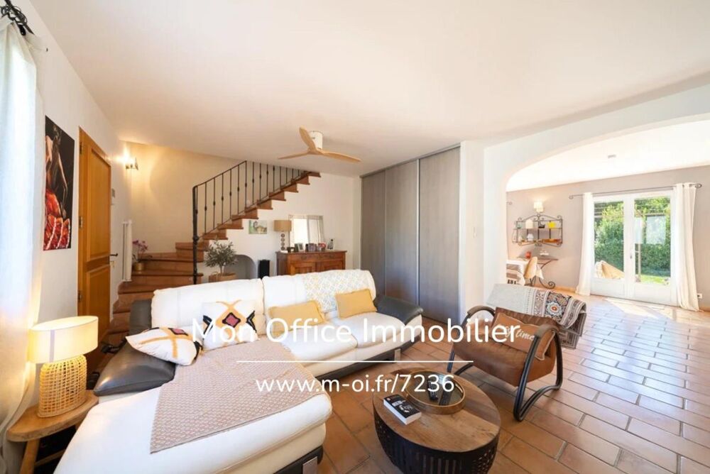 Vente Maison Référence : 7236-YAN - Villa 6 pièces- jardin-piscine-garage Eyguieres