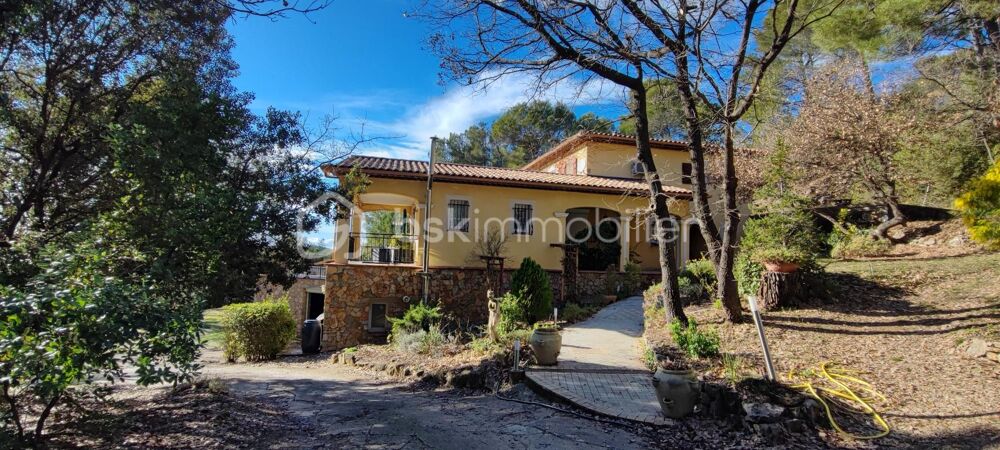 Villa traditionnelle 250 m² T2 terrain 7300 m² Piscine