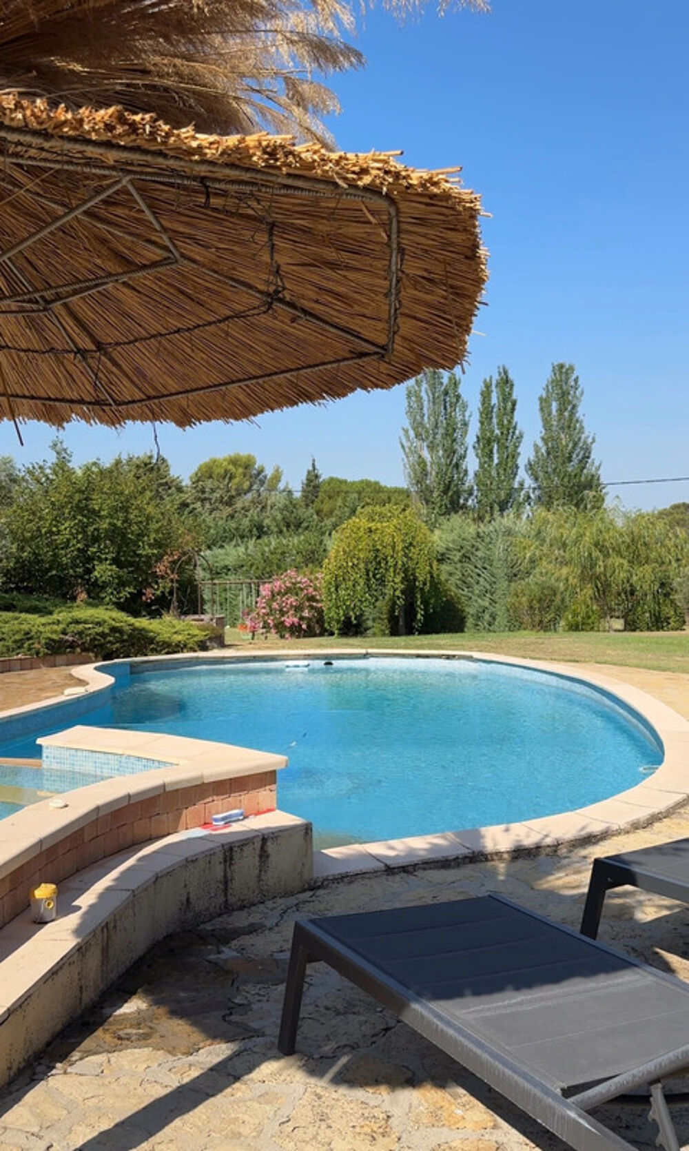 Propriété à vendre entre Peynier et Trets sur plus d'un hectare, maison principale environ 225 m2