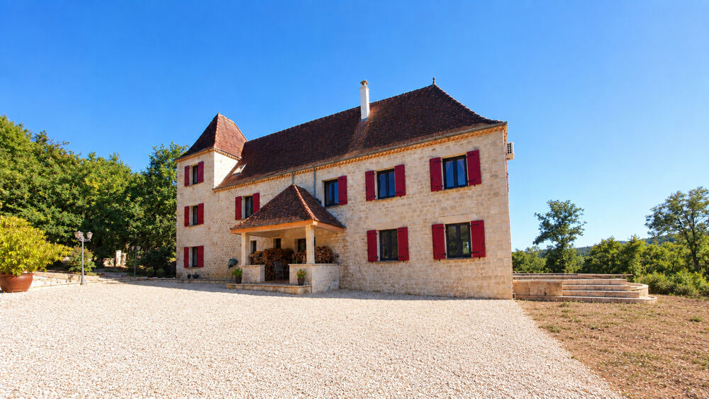 Propriété de caractère de 444 m² avec piscine et 9 012 m² de terrain à Payrac, rendement locatif avec divers possibilités d'acce