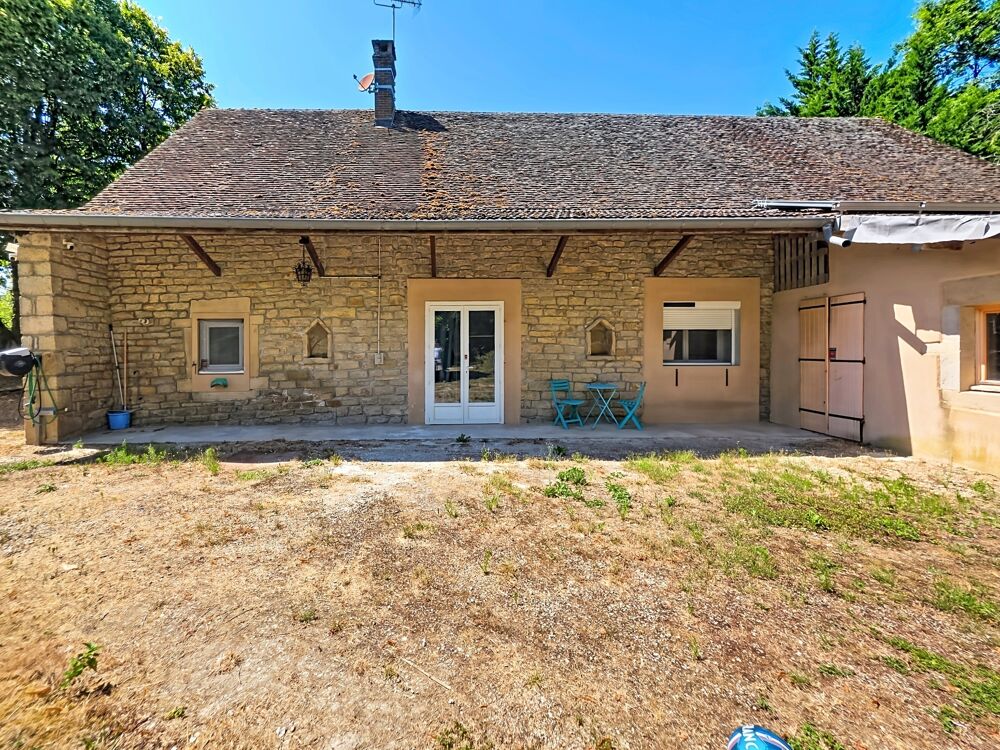 Maison en pierre rénovée avec dépendances  Terrain de 2 200 m²
