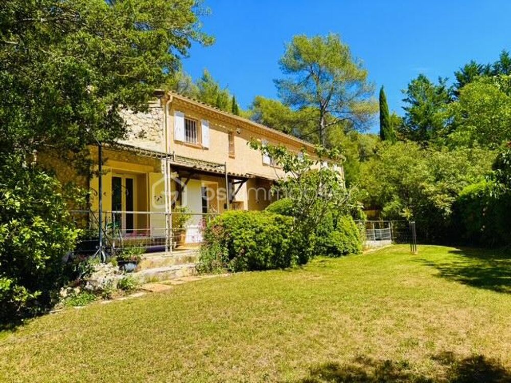 Belle demeure avec dependances sur 9000 m2 de terrain