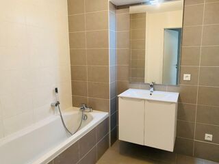  Appartement à louer 3 pièces 61 m²