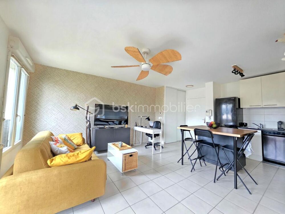 APPARTEMENT 2 pièces avec balcon et parking
