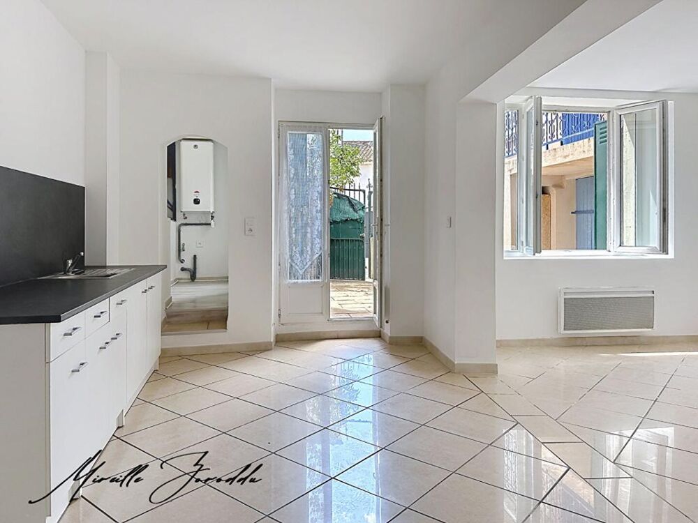 REDESSAN A VENDRE ENSEMBLE IMMOBILIER de 185m² avec cour, terrasse et garage