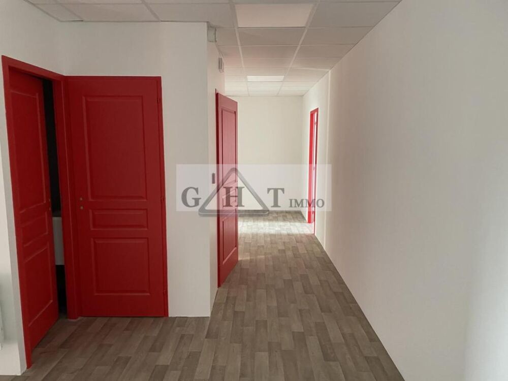   À LOUER – CREIL - LOT DE BUREAUX  – 112 m² Creil